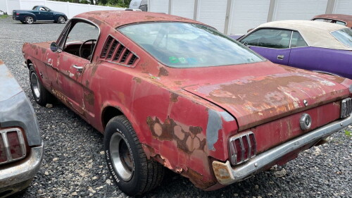 Mustang-Fastback-1965-a-restaurer-05.jpg