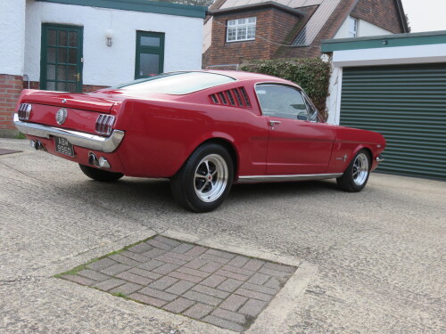 Ford-Mustang-1965-Fastback-Coupe-03.jpg