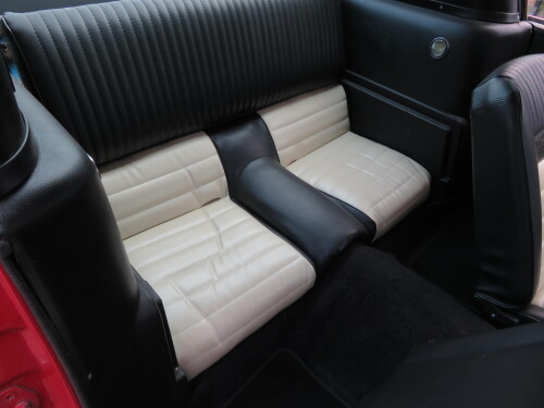 Ford-Mustang-1965-Fastback-Coupe-banquette-arrieere.jpg