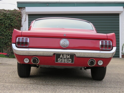 Ford-Mustang-1965-Fastback-Coupe-vue-arriere.jpg