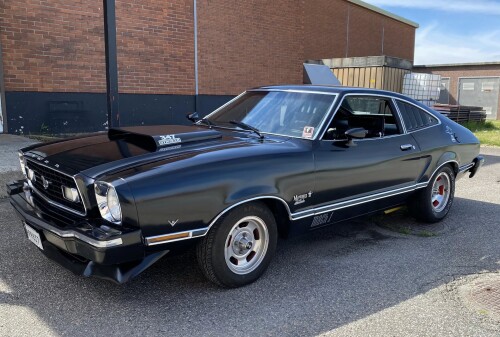 Mustang-2-Mach-1-1975-347-stroker-noire.jpg